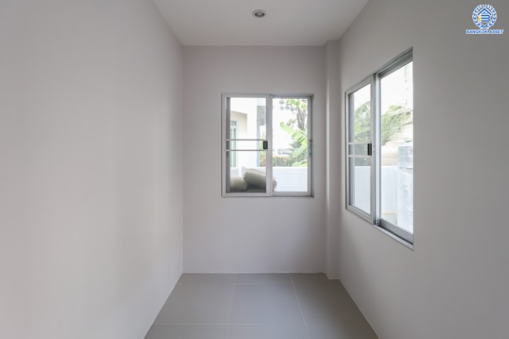 บ้านมือสองตกแต่งใหม่ ม.ศุภาลัยพาร์ควิลล์ พหลโยธิน-รามอินทรา หลังมุม! เนื้อที่เยอะ 67.8 ตร.ว. พื้นที่ใช้สอยกว้างขวางถึง 226.2 ตร.ม. ฟังชัน 3 ห้องนอน 4 ห้องน้ำ 1 ห้องแม่บ้าน 2 ที่จอดรถ บนทำเลศักยภาพ 9 นาทีถึงรถไฟฟ้าสายสีเขียว "สถานีพหลโยธิน 59" และทางด่วน "รามอินทรา-อาจณรงค์"